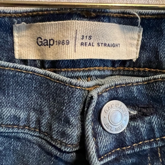 Gap jeans. 31 short, super straight. Great shape. - Picture 3 of 4